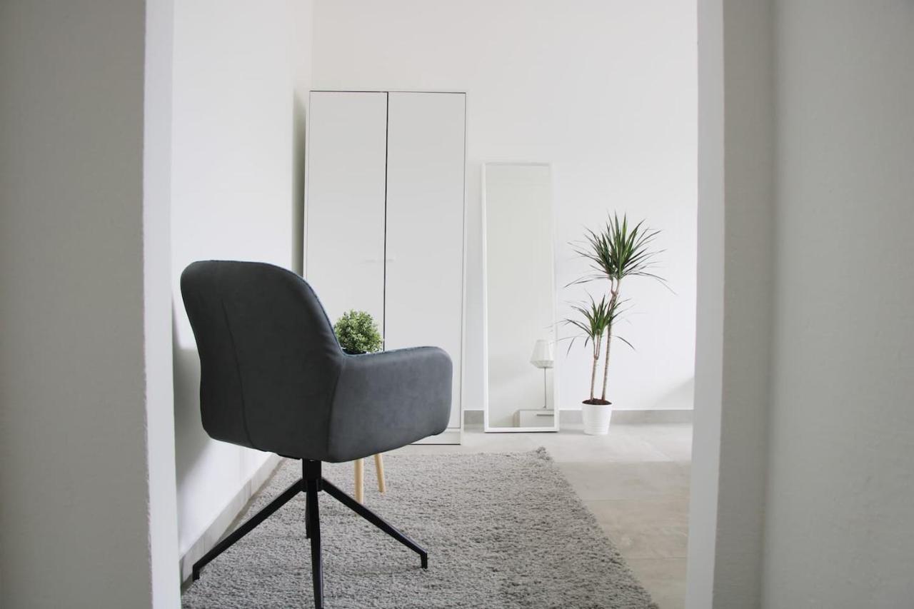 New & Modern Apartment With Beautiful Lake View! ルガーノ エクステリア 写真