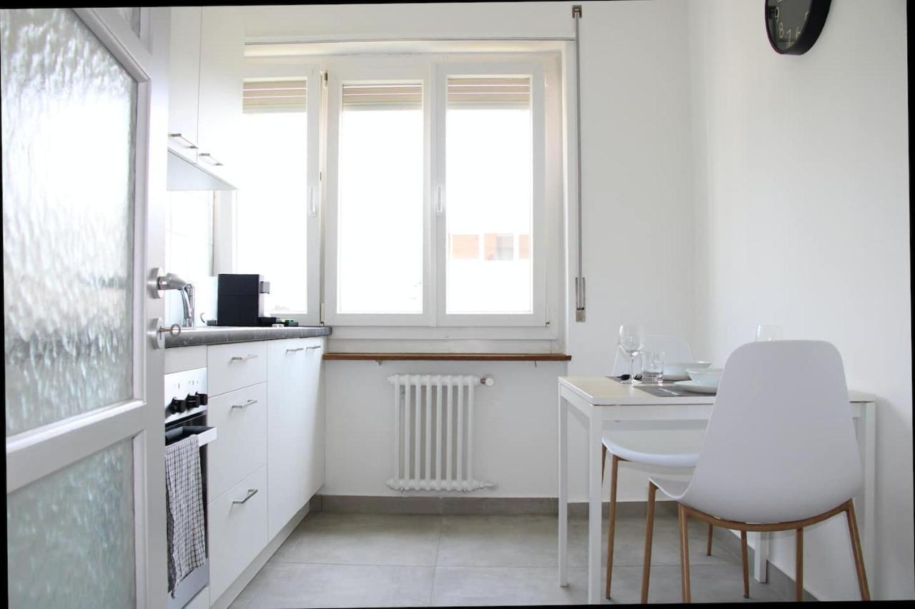 New & Modern Apartment With Beautiful Lake View! ルガーノ エクステリア 写真