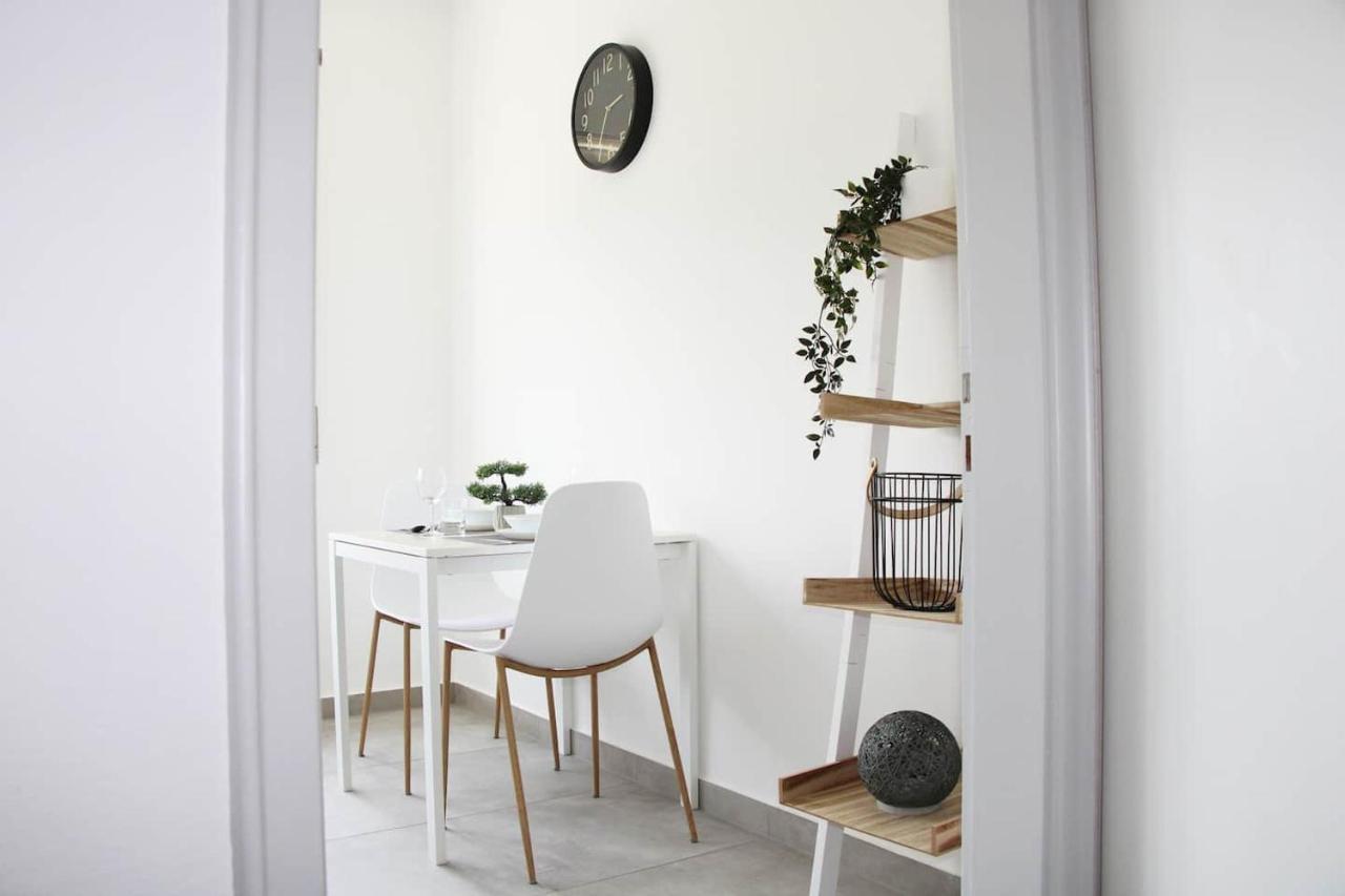 New & Modern Apartment With Beautiful Lake View! ルガーノ エクステリア 写真